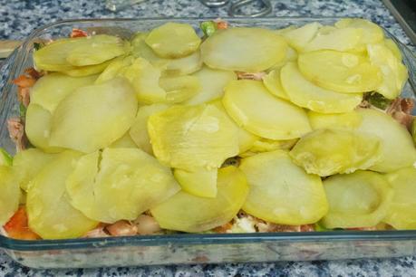 Pastel de patata relleno de verduras y jamón a la carbonara Pastel de patata relleno de verduras y jamón a la carbonara