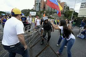 Resultado de imagen para guarimbas en venezuela