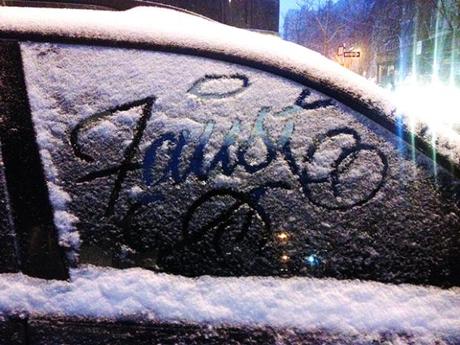 El artista que dibujaba tipografías sobre los coches nevados de Nueva York