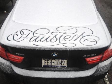 El artista que dibujaba tipografías sobre los coches nevados de Nueva York