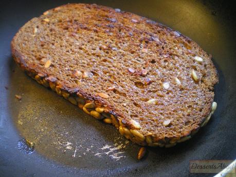 Tostada de pan negro Tostada de pan negro