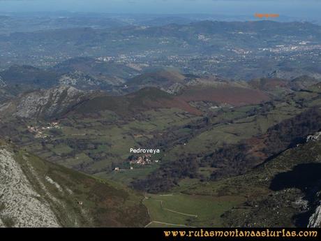 Ruta Tene, Cascorbal, Airua, Navalón: Vista de Oviedo y el Naranco desde Peña Cornuda
