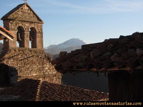 Ruta Tene, Cascorbal, Airua, Navalón: Iglesia de Tene con Peña Rueda detrás