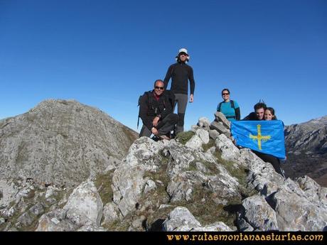 Ruta Tene, Cascorbal, Airua, Navalón: Cima de la Peña del Navalón