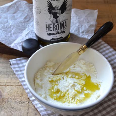 BRUSCHETTA DE TOMATES ASADOS Y FETA BRUSCHETTA DE TOMATES ASADOS Y FETA