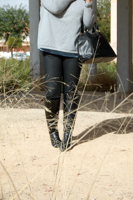 :: Grey and Black :: :: Grey and Black ::