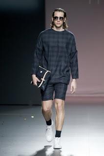 Mikelcolás resetea la pasarela con su nueva propuesta Mikelcolás resetea la pasarela con su nueva propuesta