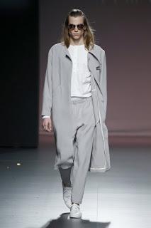 Mikelcolás resetea la pasarela con su nueva propuesta Mikelcolás resetea la pasarela con su nueva propuesta