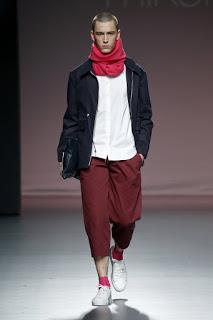 Mikelcolás resetea la pasarela con su nueva propuesta Mikelcolás resetea la pasarela con su nueva propuesta