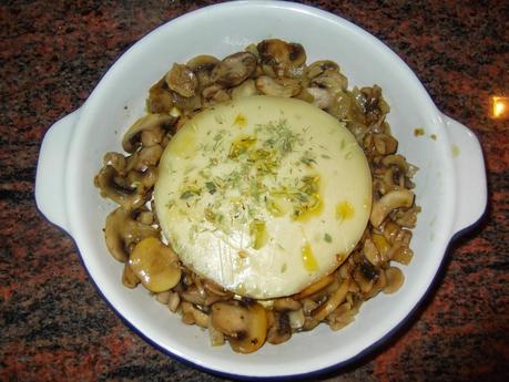 PROVOLONE CON CHAMPIÑONES PROVOLONE CON CHAMPIÑONES