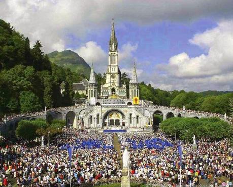 La Historia de la Virgen de Lourdes