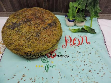 Pan integral de espinacas y semillas de amapola, linaza y sésamo en olla programable. Pan integral de espinacas y semillas de amapola, linaza y sésamo en olla programable.