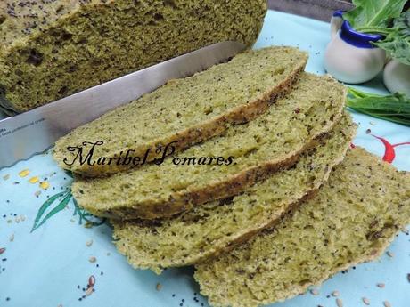 Pan integral de espinacas y semillas de amapola, linaza y sésamo en olla programable. Pan integral de espinacas y semillas de amapola, linaza y sésamo en olla programable.