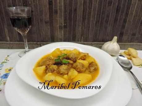 Guiso de albóndigas y patatas en olla programable. Guiso de albóndigas y patatas en olla programable.