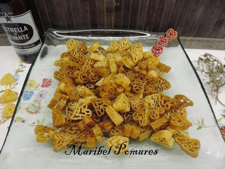 Pasta frita con especias de aperitivo en olla programable. Pasta frita con especias de aperitivo en olla programable.