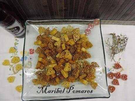 Pasta frita con especias de aperitivo en olla programable. Pasta frita con especias de aperitivo en olla programable.