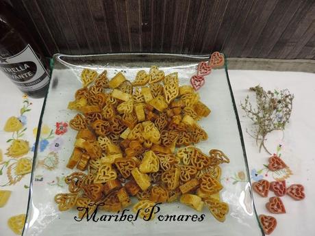 Pasta frita con especias de aperitivo en olla programable. Pasta frita con especias de aperitivo en olla programable.