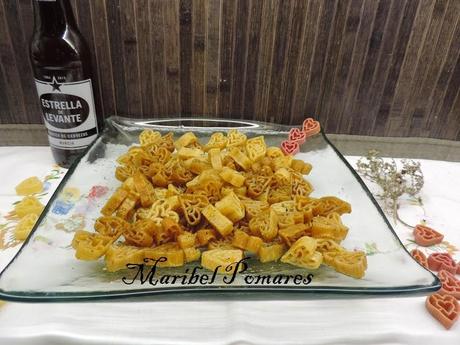 Pasta frita con especias de aperitivo en olla programable. Pasta frita con especias de aperitivo en olla programable.