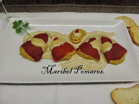 Pimientos rellenos con mejillones y salsa de nueces. Pimientos rellenos con mejillones y salsa de nueces.