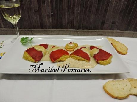 Pimientos rellenos con mejillones y salsa de nueces. Pimientos rellenos con mejillones y salsa de nueces.