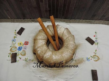 Bundt cake con yogur en dos colores y harina de algarroba. Bundt cake con yogur en dos colores y harina de algarroba.