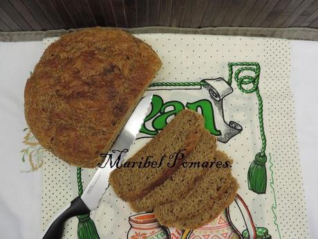 Pan de harina integral de trigo y centeno en olla programable. Pan de harina integral de trigo y centeno en olla programable.