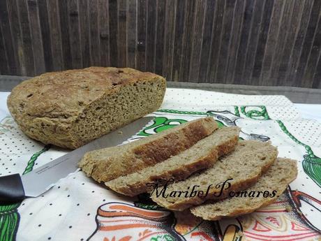 Pan de harina integral de trigo y centeno en olla programable. Pan de harina integral de trigo y centeno en olla programable.