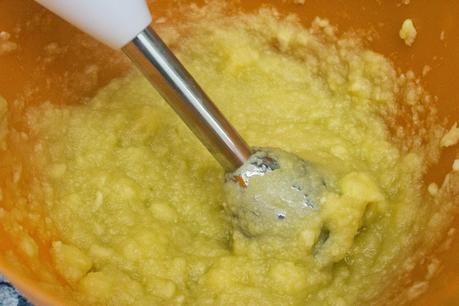 tarta de manzana, almendra, chocolate blanco y fresas tarta de manzana, almendra, chocolate blanco y fresas