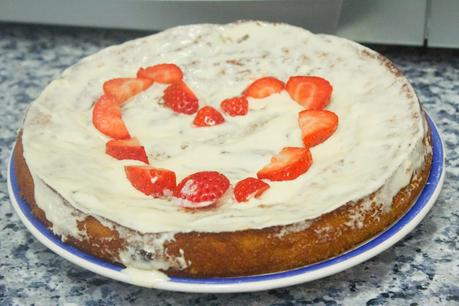 tarta de manzana, almendra, chocolate blanco y fresas tarta de manzana, almendra, chocolate blanco y fresas