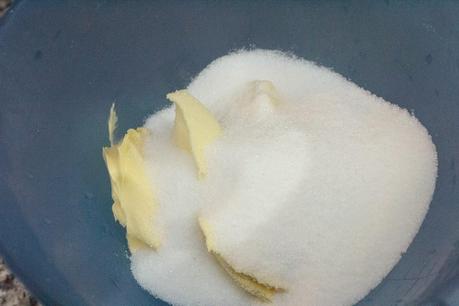 tarta de manzana, almendra, chocolate blanco y fresas tarta de manzana, almendra, chocolate blanco y fresas