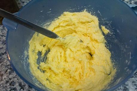 tarta de manzana, almendra, chocolate blanco y fresas tarta de manzana, almendra, chocolate blanco y fresas