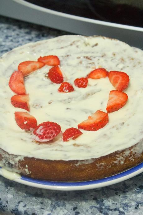 tarta de manzana, almendra, chocolate blanco y fresas tarta de manzana, almendra, chocolate blanco y fresas