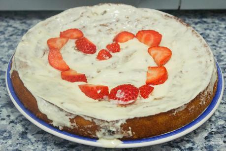 tarta de manzana, almendra, chocolate blanco y fresas tarta de manzana, almendra, chocolate blanco y fresas