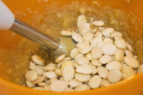 tarta de manzana, almendra, chocolate blanco y fresas tarta de manzana, almendra, chocolate blanco y fresas