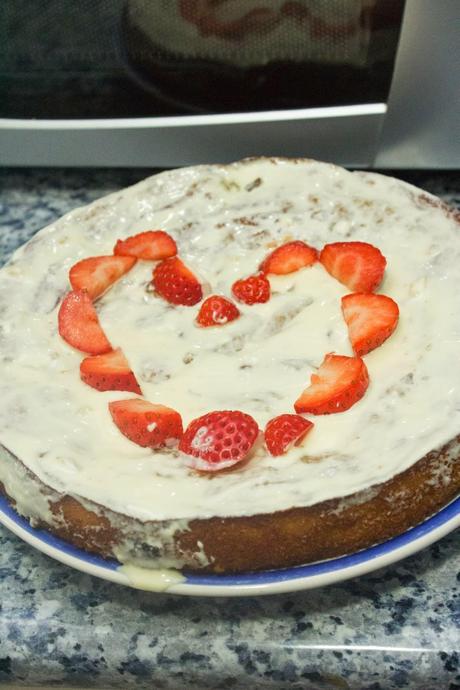 tarta de manzana, almendra, chocolate blanco y fresas tarta de manzana, almendra, chocolate blanco y fresas