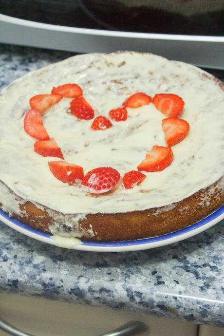 tarta de manzana, almendra, chocolate blanco y fresas tarta de manzana, almendra, chocolate blanco y fresas