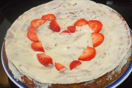 tarta de manzana, almendra, chocolate blanco y fresas tarta de manzana, almendra, chocolate blanco y fresas