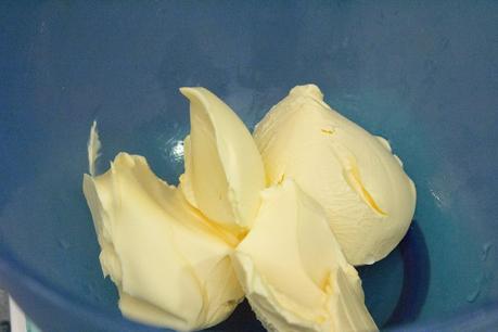 tarta de manzana, almendra, chocolate blanco y fresas tarta de manzana, almendra, chocolate blanco y fresas