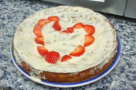tarta de manzana, almendra, chocolate blanco y fresas tarta de manzana, almendra, chocolate blanco y fresas