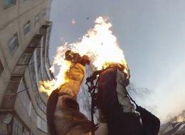 Un ruso loco se prende en llamas y salta de un edificio (VIDEO) Un ruso loco se prende en llamas y salta de un edificio (VIDEO)