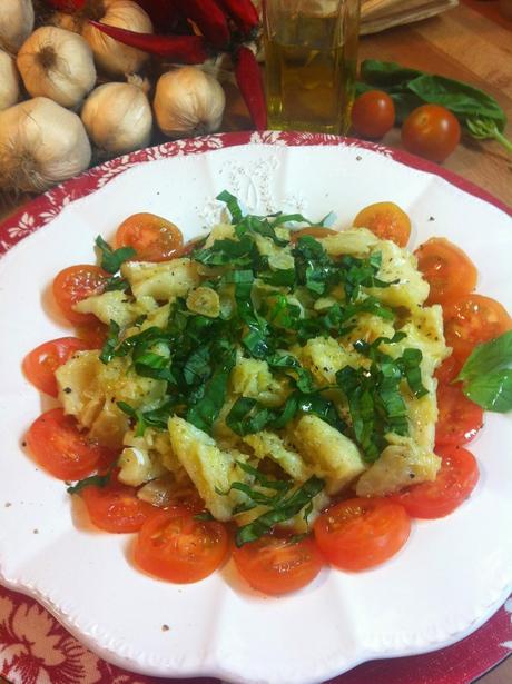 Ensalada Tibia De Tomatitos Con Bacalao Y Albahaca Ensalada Tibia De Tomatitos Con Bacalao Y Albahaca