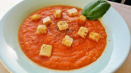 Crema de tomate con tofu y picatostes Crema de tomate con tofu y picatostes