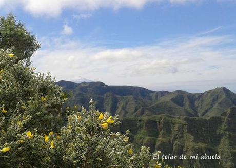 GALLINA SUJETA PUERTAS DE Lynette Anderson. GALLINA SUJETA PUERTAS DE Lynette Anderson.