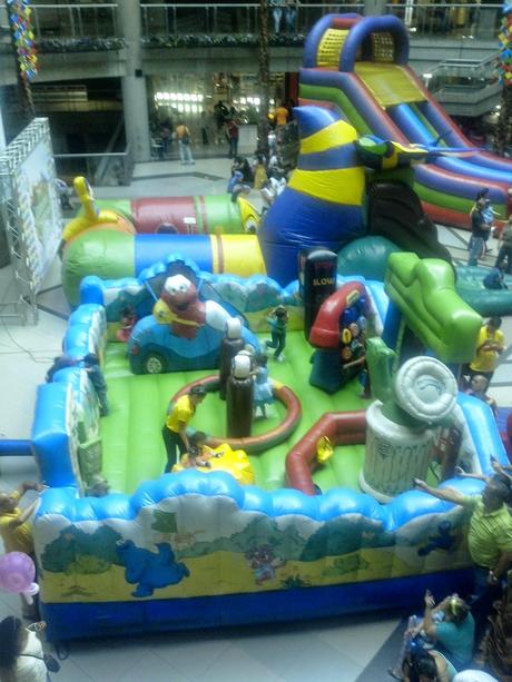 EL RECREO - En el Bulevar de Sabana Grande y sus alrededores la personas disfrutan del carnaval EL RECREO - En el Bulevar de Sabana Grande y sus alrededores la personas disfrutan del carnaval