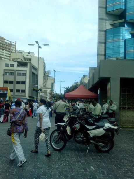EL RECREO - En el Bulevar de Sabana Grande y sus alrededores la personas disfrutan del carnaval EL RECREO - En el Bulevar de Sabana Grande y sus alrededores la personas disfrutan del carnaval