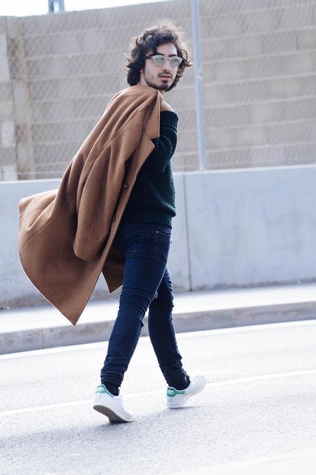 Keep_On_Liying_To_Me_Oversize_Vintage_Coat_Zara_Knit_Sweater_H&M_Ripped_Jeans_Stan_Smith_White_Sneakers_Charlie_Cole_Glamour_Narcotico_ Menswear_and_Lifestyle_Blog_ (9)