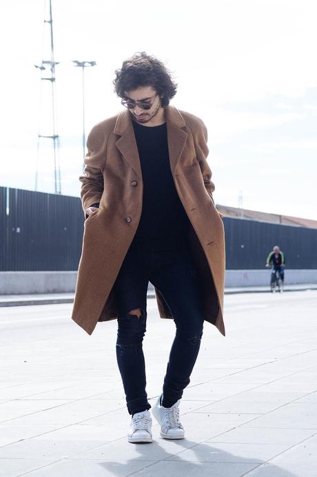 Keep_On_Liying_To_Me_Oversize_Vintage_Coat_Zara_Knit_Sweater_H&M_Ripped_Jeans_Stan_Smith_White_Sneakers_Charlie_Cole_Glamour_Narcotico_ Menswear_and_Lifestyle_Blog_ (8)