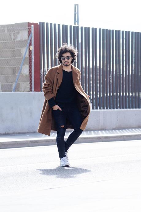 Keep_On_Liying_To_Me_Oversize_Vintage_Coat_Zara_Knit_Sweater_H&M_Ripped_Jeans_Stan_Smith_White_Sneakers_Charlie_Cole_Glamour_Narcotico_ Menswear_and_Lifestyle_Blog_ (3)