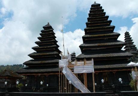 Cinco templos que no perderte en Indonesia besakih2