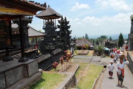 Cinco templos que no perderte en Indonesia besakih-1